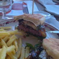 Hamburguesa vegana por dentro (11.50€) at Santa Francesinha in Porto