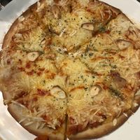 Pizza arrabiata (con queso vegano)  at Madre Tierra in Toledo