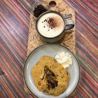 The vegan cookie and hot chocolate  at Yummy Bowl in Brussels