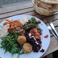 Veganer Mezze-Teller at Maza Pita in Leipzig