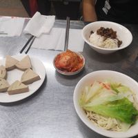 Noodle plate, rice plate, kimchi. Don't remember the name on the left side at Tiān Yuán XiǎoChī in New Taipei City