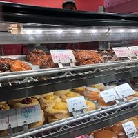 Vegan donuts clearly labelled at Holey Schmidt Donuts in Reno