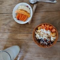 Porridge de avena(oatmeal) with extra fruits and almondmilk and limewater #Veganuary at Orgánico in Merida