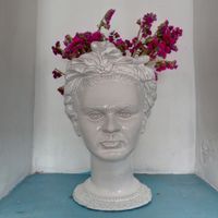 Frida Kahlo bust at Orgánico in Merida