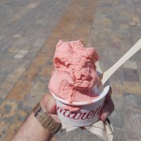 Strawberry and lemon (vegan) 😋 at Gelateria Amarena in Reus