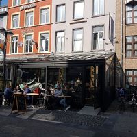 front + terrace at La Vie in Oostende