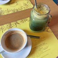 Zumo de manzana y espirulina  at Semente - Art - Coffee & Plant Based Food in Braga