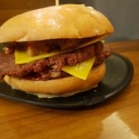 Double cheese burger at TweeSwips in Mallorca