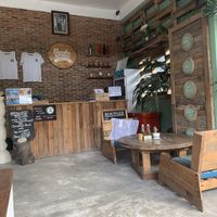 Vibe at Gecko Republic Jungle Cafe in Koh Tao
