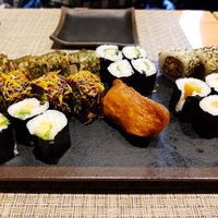 3 vegan inside out sushi, 3 maki sushi at Yooji's Sushi - Josef in Zurich