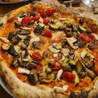 Vegetarian pizza without cheese, honestly very nice at Simbiosi in Florence