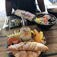 Sweet breakfast, smoothie bowl and the warp. I recommend all 3. Delicious!  at Veg room in Berlin