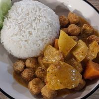 vegan Massaman Curry with tofu at Yawee in Koh Lanta