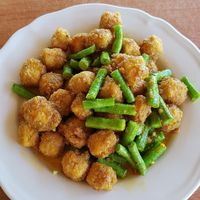 Red curry with tofu and long beans yummy at Yawee in Koh Lanta