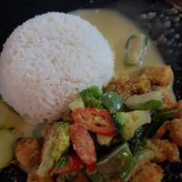 Stir fried green curry with tofu and extra vegetables at Yawee in Koh Lanta