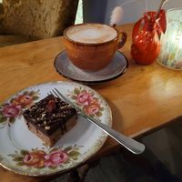 Cake and oat latte at Criollo Chocolate Café in Drammen
