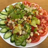 Fresh Green Salad topped with roasted cashews at Veganersworld 莘咖哩  in Tainan