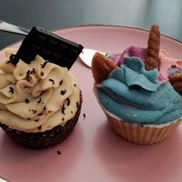 Stracciatella and multicolored unicorn cupcake at Nueva Via Cakes in Bratislava