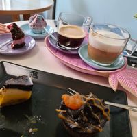 Lungo, plant-milk cappuccino and desserts at Nueva Via Cakes in Bratislava
