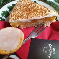 Apple and cinnamon cake & Amerikaner at Café Evergreen in Duisburg