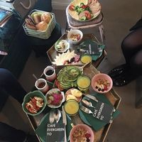 Breakfast for two vegans and a vegetarian at Café Evergreen in Duisburg