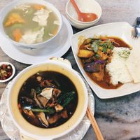Claypot hor fun and curry rice at Lin Lin Vegetarian Delight 霖霖素食 in East Singapore