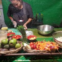 Kwan preparing the food at Kwenski's - Food Stall in Pai