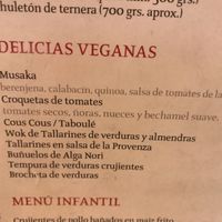 Aqui están las tapas veganas. Ademas de esto tiene una ensalada tropical con muy buena pinta.  at Bar Pasaje de Oriente in Sevilla