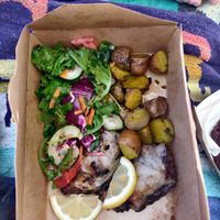 "frango" no forno com batatas e salada at Veg & Tal in Sines