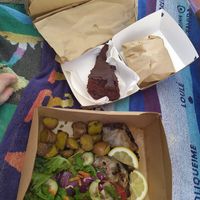 Piquenique na praia, com bolo de chocolate vegan at Veg & Tal in Sines