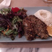 Rolo de lentilhas com arroz e salada at Veg & Tal in Sines