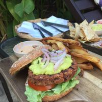 Hamburger Nica at Coco Calala in Leon