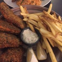 “No fish” con papas y mayonesa at Kong - Food Made With Compassion in Lisbon