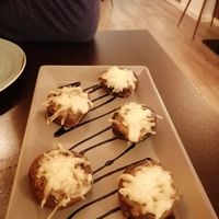 cogumelos recheados at Kong - Food Made With Compassion in Lisbon