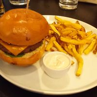 Beyond burger, "bacon", "cheddar", fries and mayo at Kong - Food Made With Compassion in Lisbon