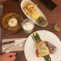 O bitoque de seitan e o “salmão "  at Kong - Food Made With Compassion in Lisbon