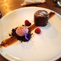 O melhor bolo de sempre 🥹 at Kong - Food Made With Compassion in Lisbon