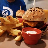 Um dos melhores burguers de Portugal #king at Kong - Food Made With Compassion in Lisbon