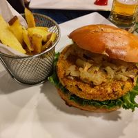 Hamburguesa con cebolla caramelizada at La Receta in Puno