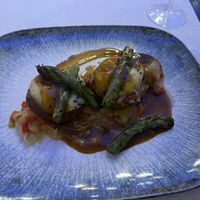 Champiñones rellenos de queso vegano, espárragos
trigueros con salsa de soja y zanahoria.  at La Parada de Bilbao in Bilbao