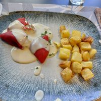 Pimientos rellenos de verdura con salsa de queso vegano at La Parada de Bilbao in Bilbao