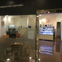 The front window at Zdrawo Slatko in Belgrade