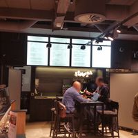 Limited seating at main station, some standing tables outside at Kaimug Box - Hauptbahnhof in Zurich