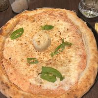 Pizza with vegan buffala  at Utopia in Nice