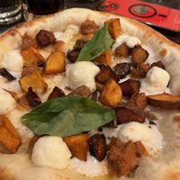 Salsiccia e patate pizza  at Utopia in Nice