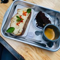 Torrada com queijo de castanha tipo chèvre - Cheese Toast  at Astronauta in Sao Paulo