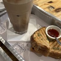 Chocolate gelado e queijo quente  at Astronauta in Sao Paulo
