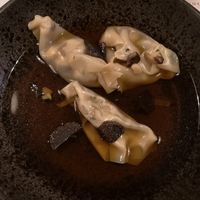 Bouillon de shitake aux gyozas aux légumes et truffes at Lady Green in Etalle