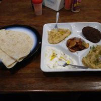 Combo arabe com diferentes pastas at Turquesa Comida Arabe in Bonito