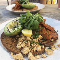 Smoked ‘salmon’ and scrambled tofu vegan brunch  at The Roundhill in Brighton